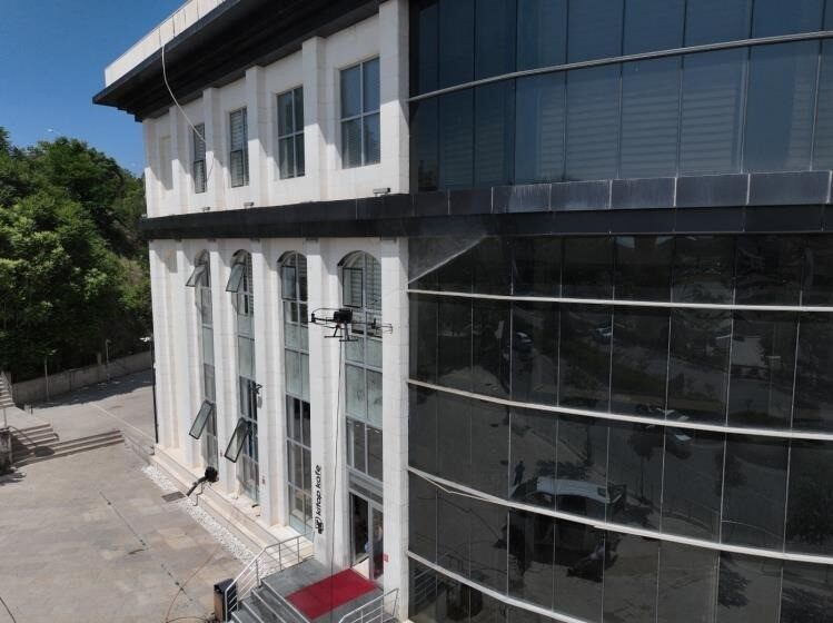 Bilecik Belediyesi Temizlik İşleri Müdürlüğü, dış cephe temizlik çalışmalarında teknolojiden