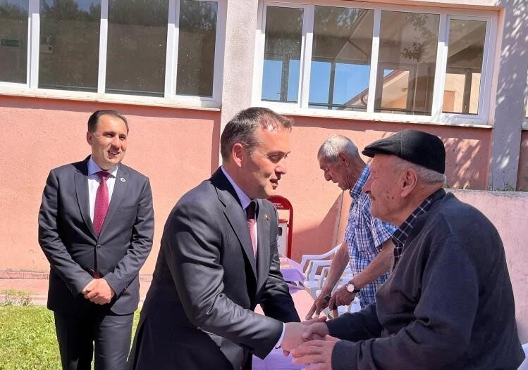 Bilecik Valisi Faik Oktay Sözer, eşi Zeynep Sözer ile birlikte