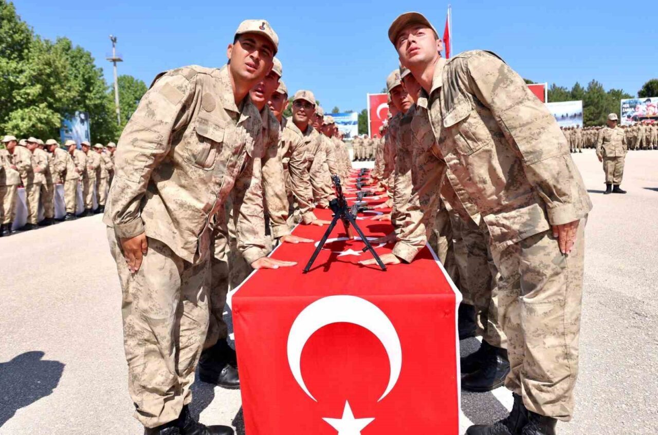 Bilecik’te temel eğitimlerini tamamlayan 2 bin 926 bedelli asker için