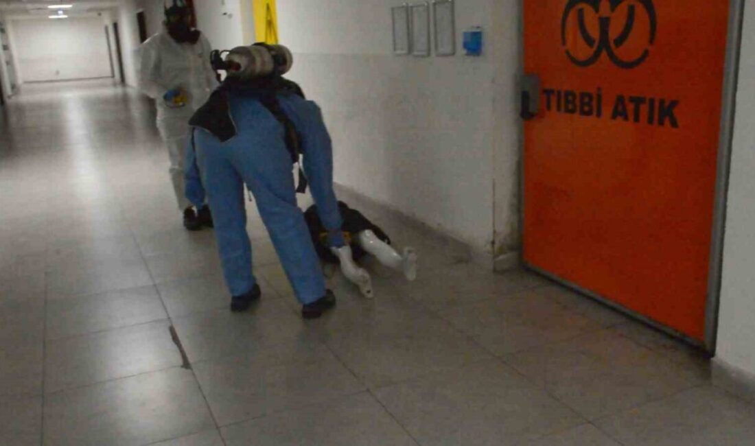 Bilecik’te düzenlenen ’Turuncu Kod’ tatbikatı gerçeği aratmazken, senaryosu gereği hastanenin