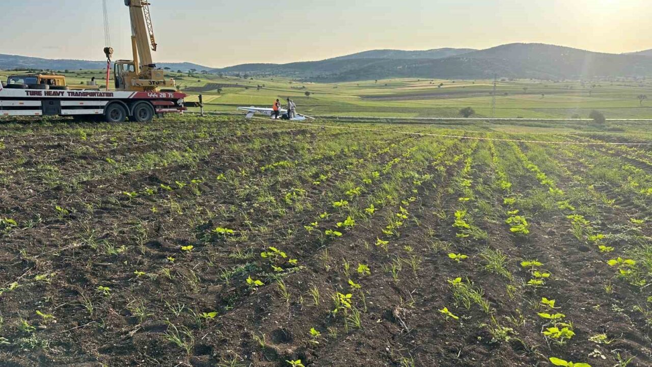 Bilecik’te zorunlu iniş yapmak isterken kaza kırıma uğrayarak ters dönen
