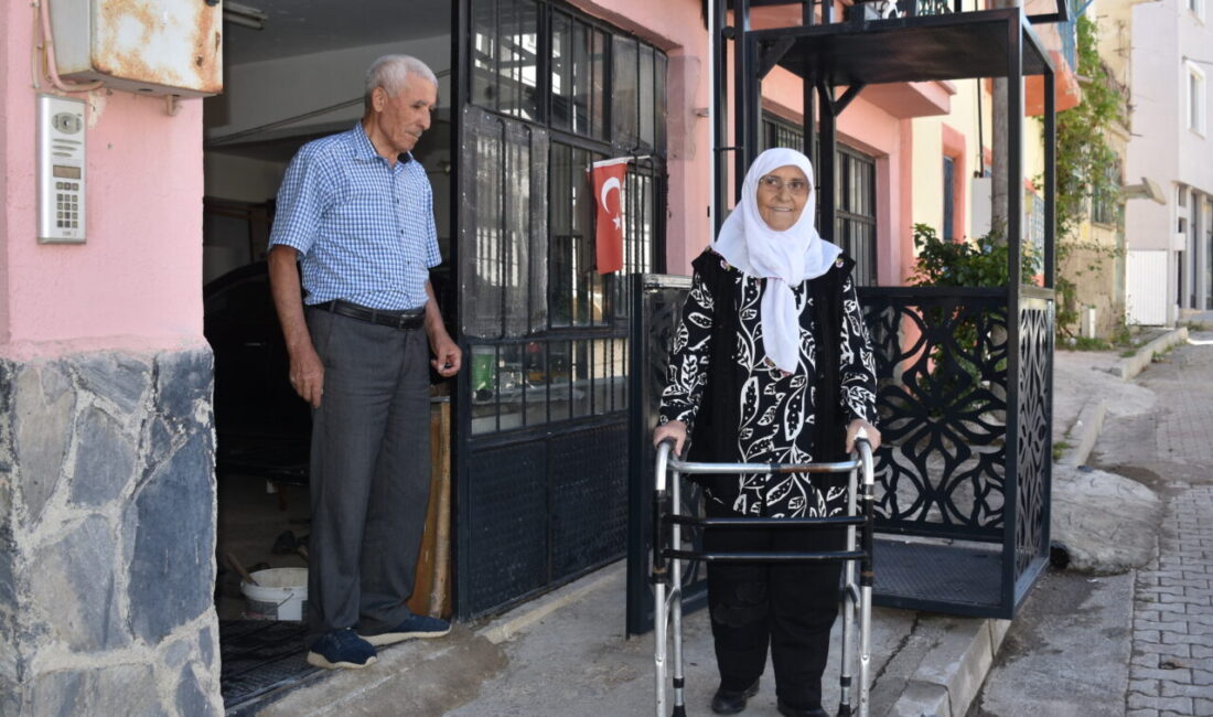 - Afyonkarahisar'da bir kişi, çeşitli rahatsızlıkları bulunan ve yürüteçle hareket