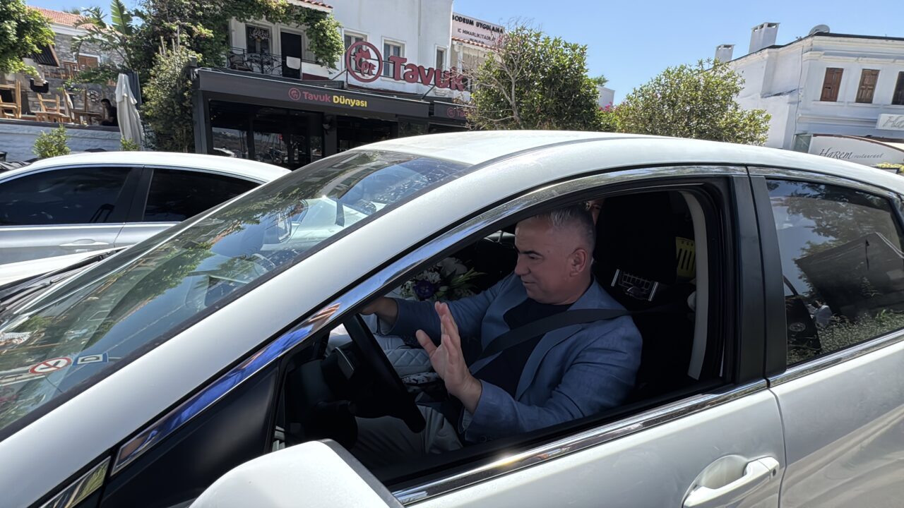  Bodrum Kaymakamı Mustafa Çit, yeni görev yerine çalışma arkadaşları tarafından