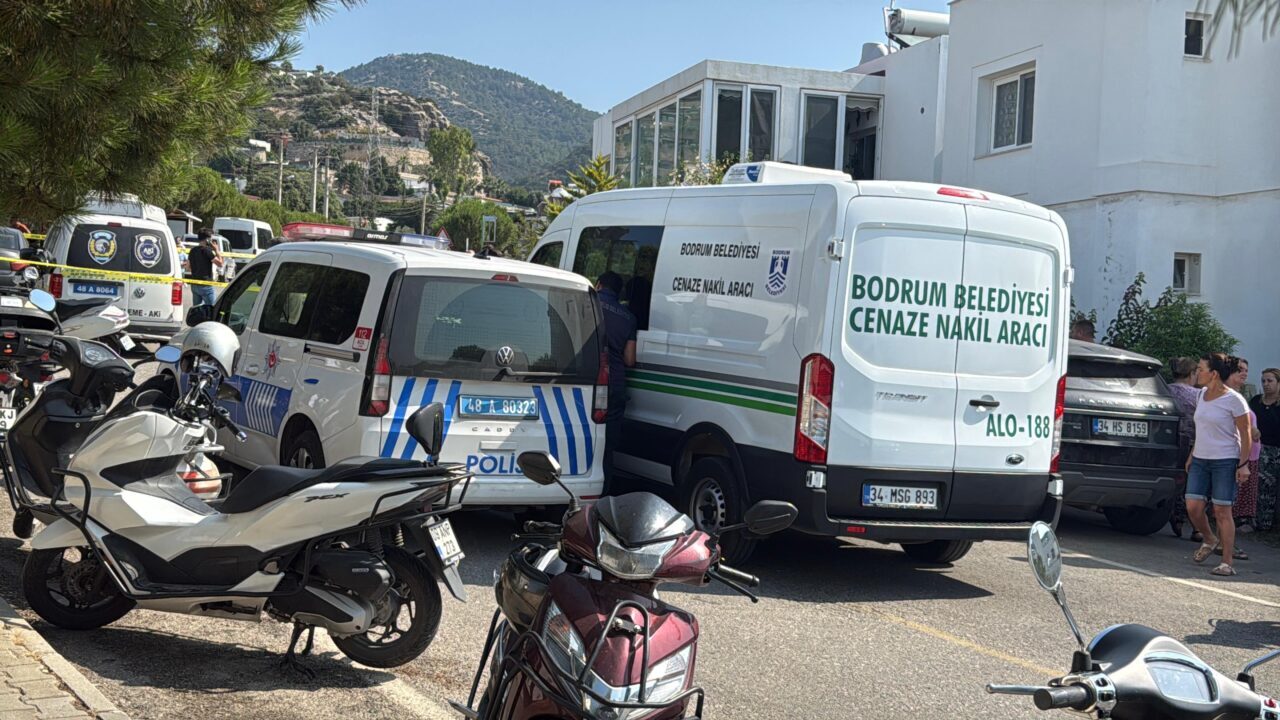 Muğla’nın Bodrum ilçesinde, evinin çatısından düşen emekli polis memuru yaşamını