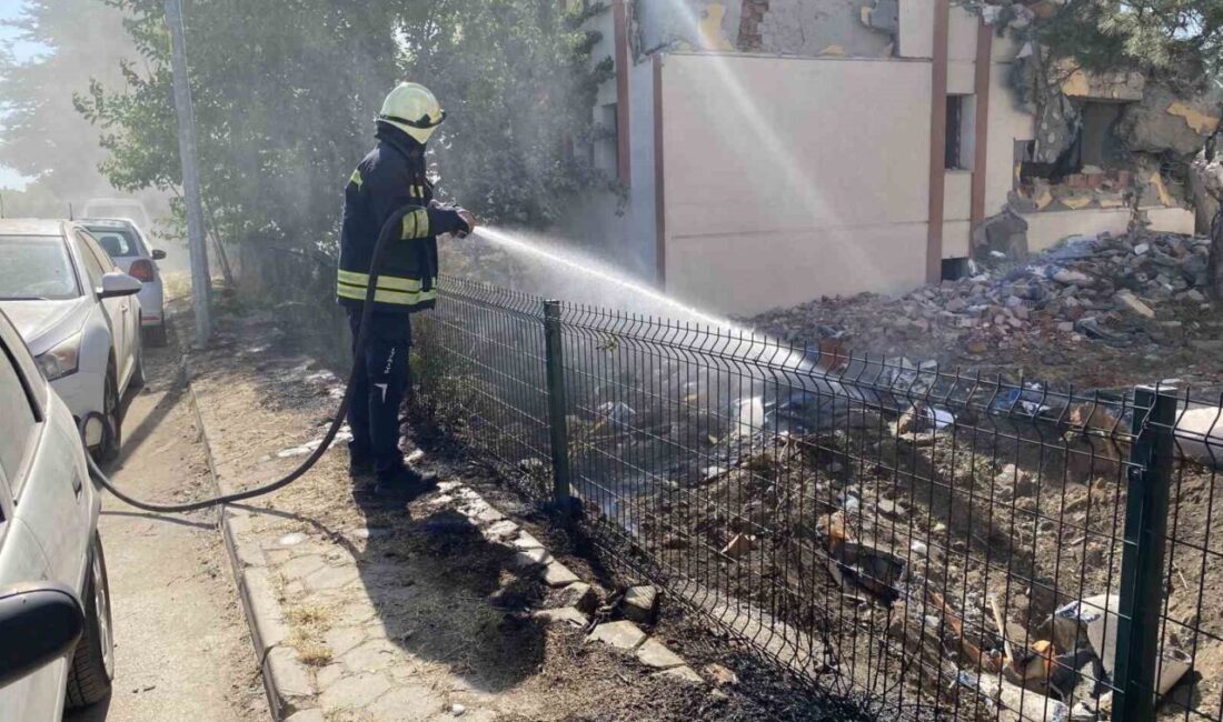 Boş arazide çıkan yangın endişeye neden oldu Eskişehir’de boş arazide çıkan yangın itfaiye ekiplerinin müdahalesiyle kısa sürede