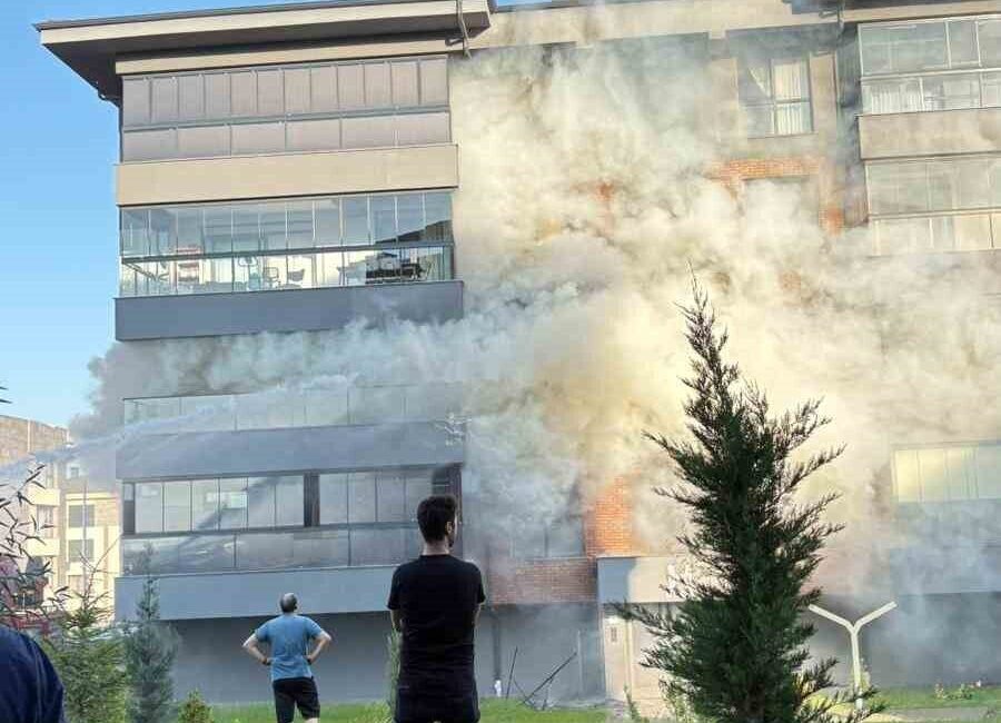 Eskişehir’de buzdolabından çıkan yangın sırasında içeride mahsur kalan 2 yaşlı