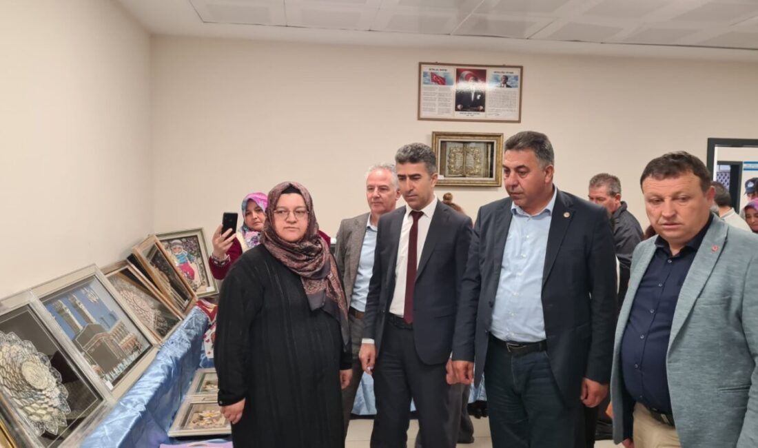 AFYONKARAHİSAR (AA) – Afyonkarahisar'ın Çay ilçesinde Halk Eğitim Merkezi tarafından