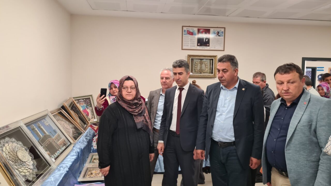 AFYONKARAHİSAR (AA) – Afyonkarahisar'ın Çay ilçesinde Halk Eğitim Merkezi tarafından