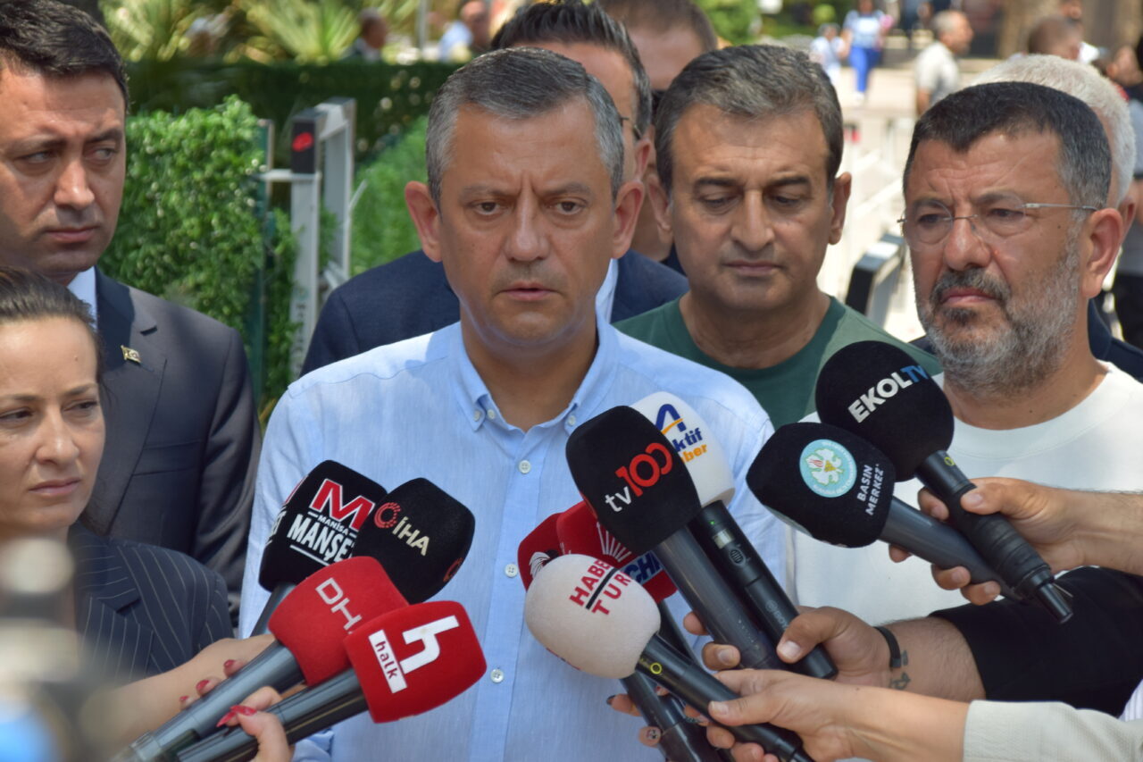 CHP Genel Başkanı Özgür Özel, hayatını kaybeden Manisa Büyükşehir Belediye