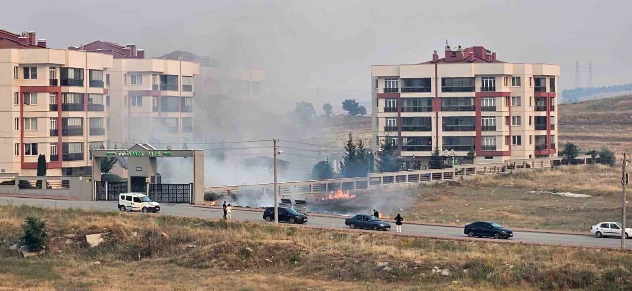 Eskişehir’de çöp konteynerine atılan sigara izmariti nedeniyle çıkan yangın itfaiye