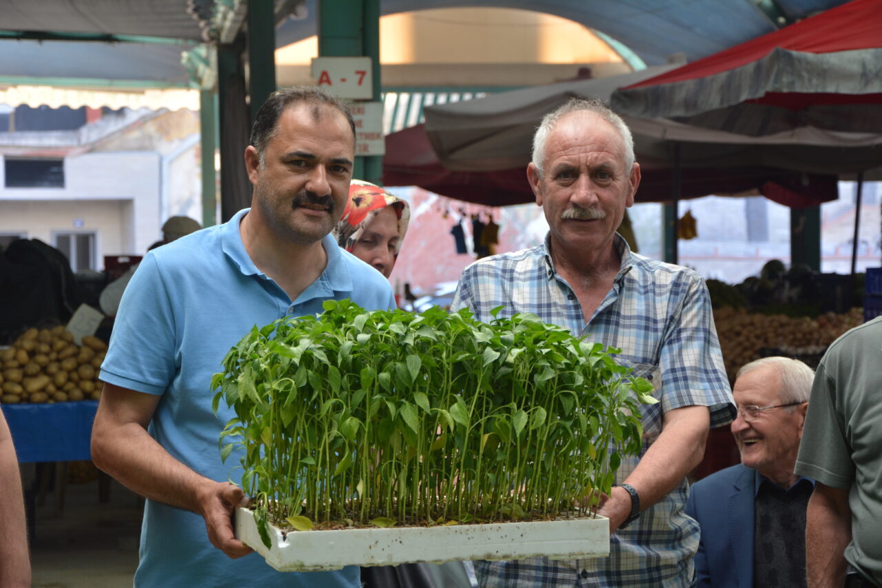 Manisa'nın Demirci ilçesinde İlçe Tarım ve Orman Müdürlüğü ekipleri tarafından