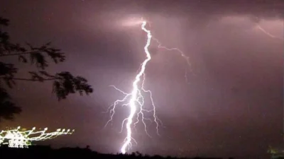  Denizli'nin Çameli ilçesinde yıldırım çarpması sonucu aynı aileden 5 kişi