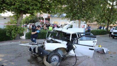 Denizli’nin Pamukkale ilçesinde otomobilin ağaca çarpması sonucu 1 kişi öldü,