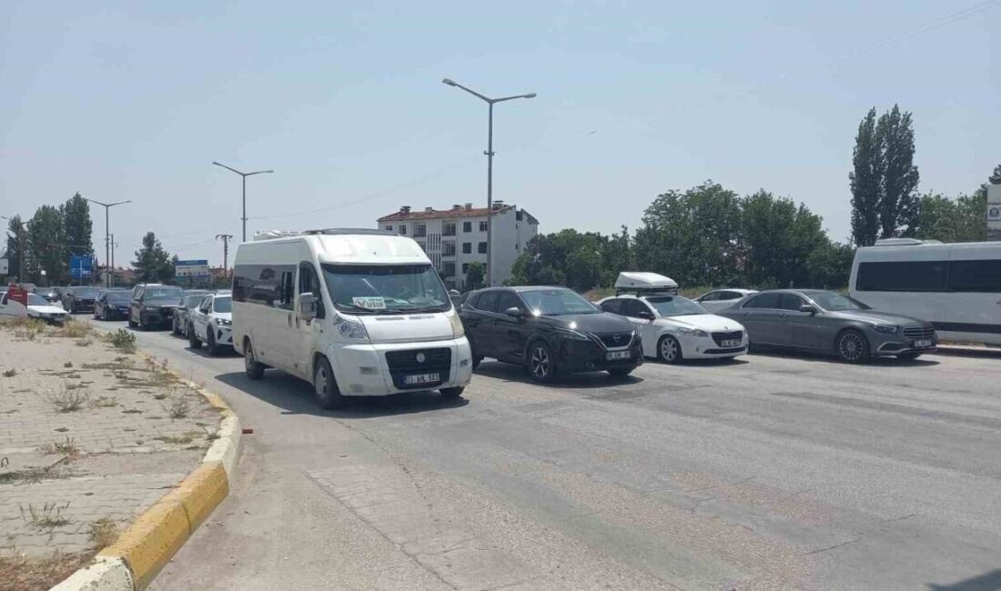 Türkiye’nin kavşak noktası kentlerinden birisi olan Afyonkarahisar’da tatilcilerin dönüş yoluna