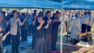 Afyonkarahisar’ın Sinanpaşa ilçesine bağlı Düzağaç beldesinde vatandaşların katılımıyla yağmur duası