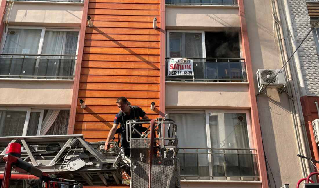 Aydın'ın Efeler ilçesinde bir evde çıkan yangın söndürüldü.