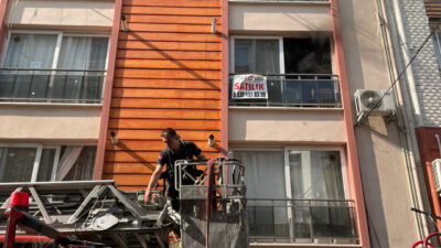 Aydın'ın Efeler ilçesinde bir evde çıkan yangın söndürüldü.