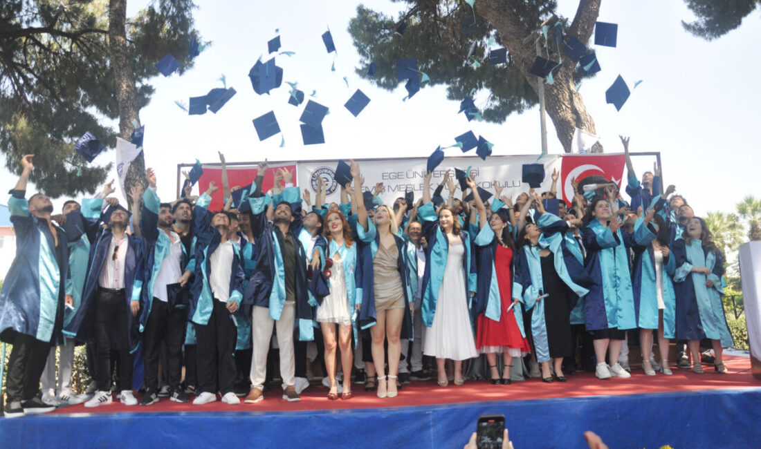  Ege Üniversitesi (EÜ) Ödemiş Meslek Yüksekokulu'ndan mezun olan 67 öğrenci