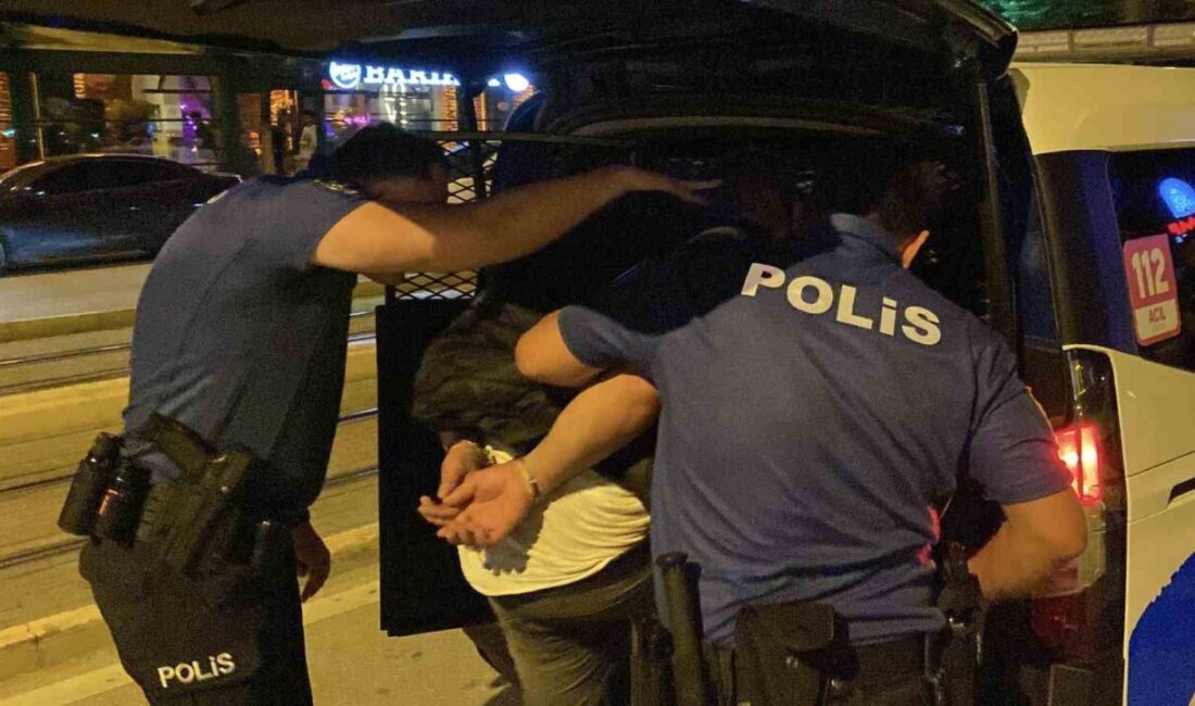 Eskişehir’de elindeki satırla çevreye saldıran ve polis ekiplerinin müdahalesiyle yakalanan