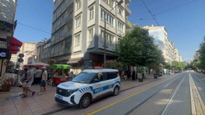 Eskişehir’de yalnız yaşayan emekli doktor evinde ölü bulundu. Doktorun yaptığı