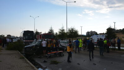 Uşak'ın Banaz ilçesinde otomobilin karşı şeride geçip çarptığı aracın sürücüsü