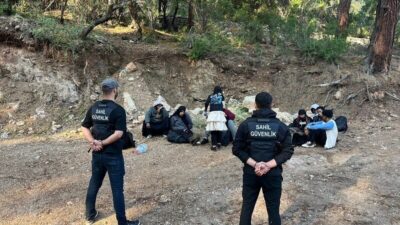 Muğla’nın Fethiye ilçesinde 10 düzensiz göçmen yakalandı. Sahil Güvenlik Komutanlığının