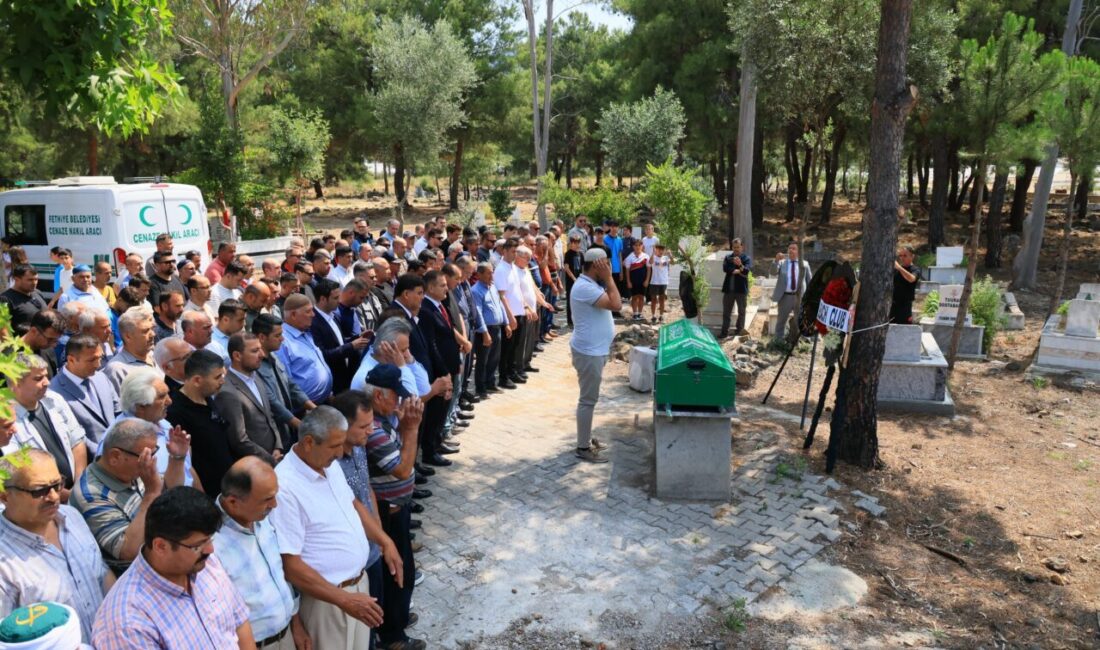 Muğla’nın Fethiye ilçesindeki evinde, Akdeniz’de Marmaris açıklarında meydana gelen 5,8’lik