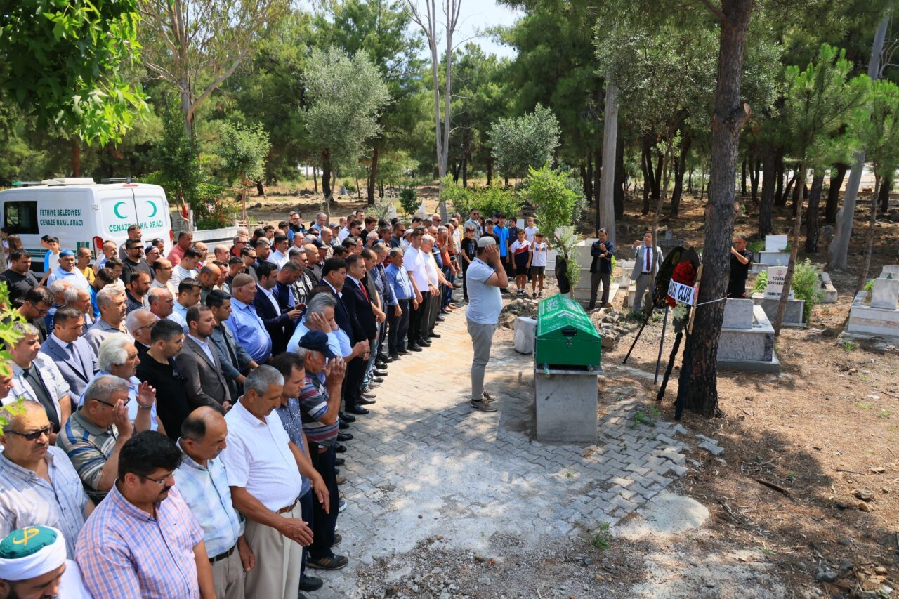 Muğla’nın Fethiye ilçesindeki evinde, Akdeniz’de Marmaris açıklarında meydana gelen 5,8’lik