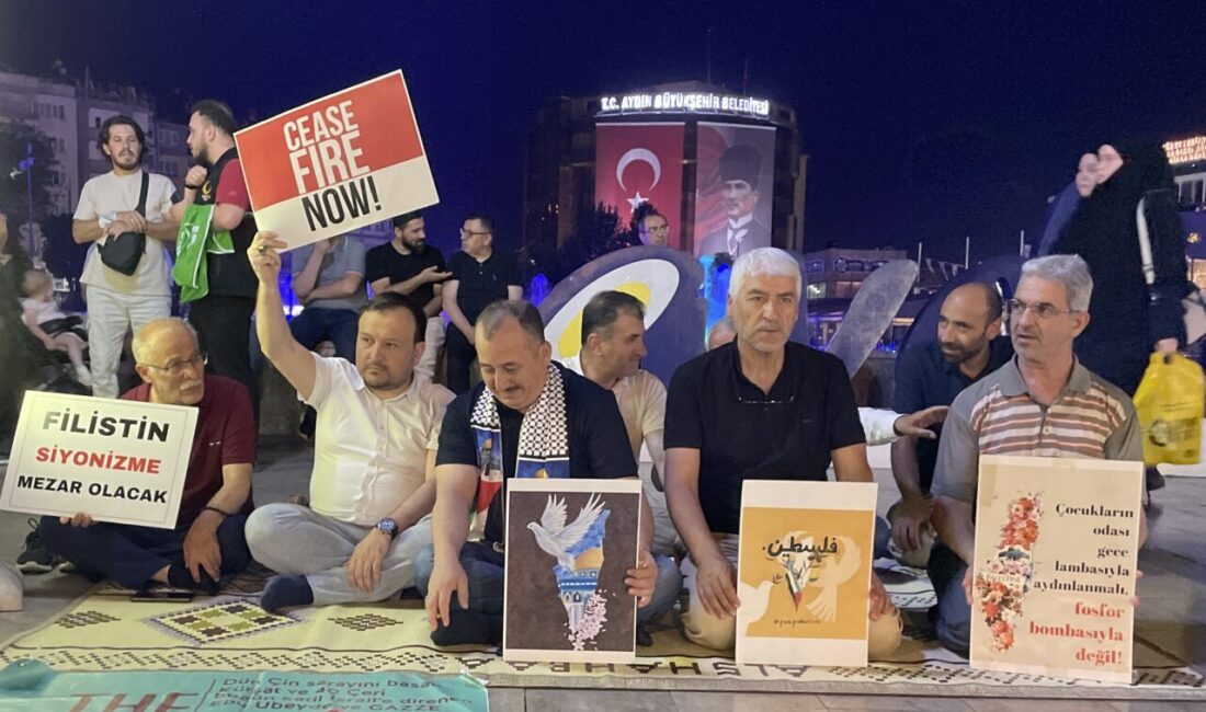 Aydın'ın Efeler ilçesinde oturma eylemi yapan bir grup, İsrail'in Gazze'ye