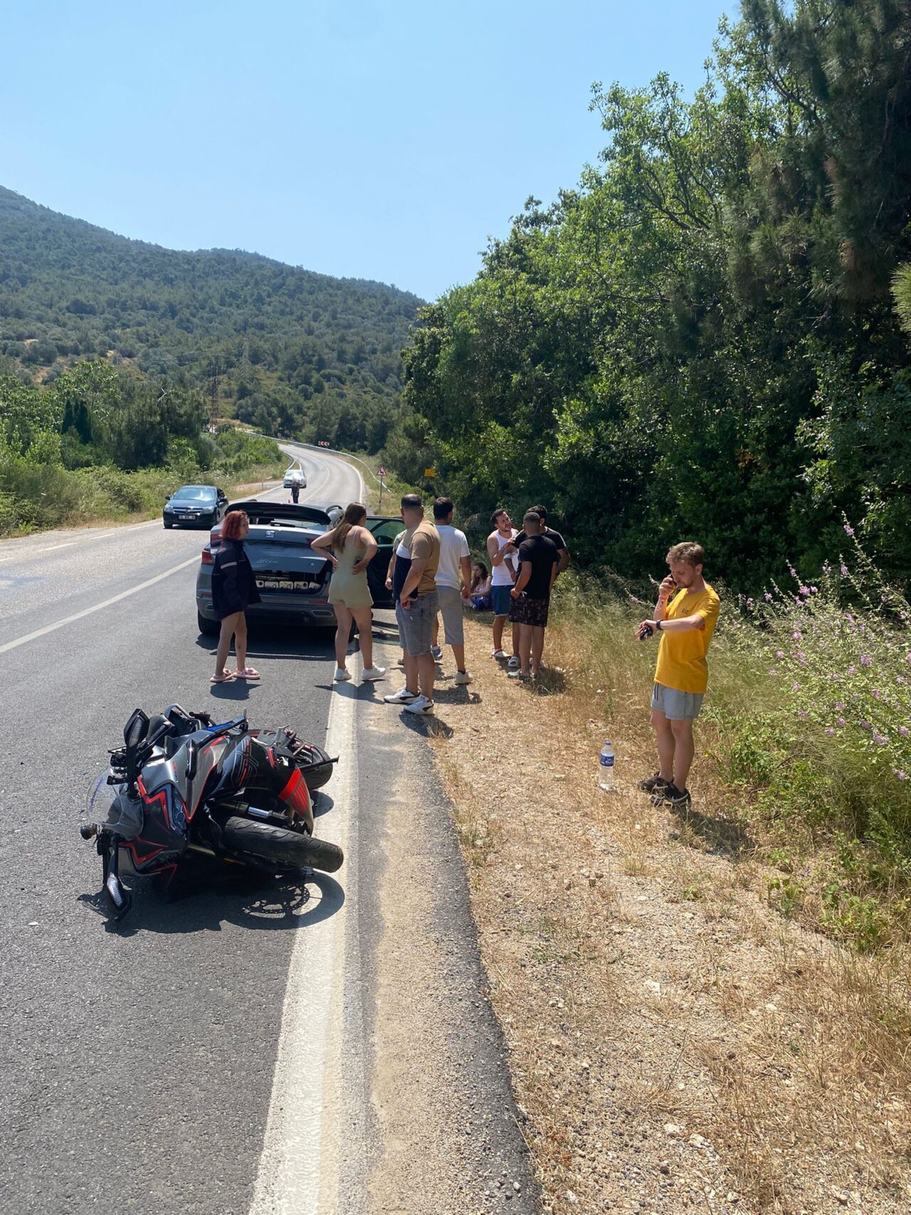 İzmir'in Foça ilçesinde otomobil ile motosikletin çarpışması sonucu 2 kişi