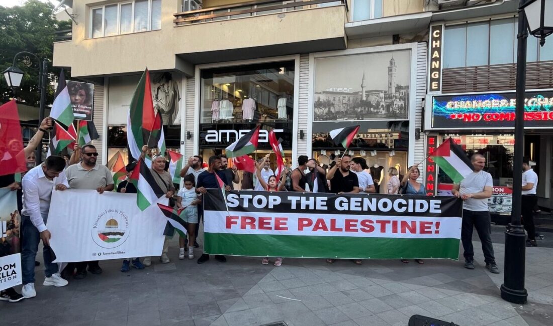 Aydın'ın Kuşadası ilçesinde İsrail'in Gazze'ye yönelik saldırıları protesto edildi.