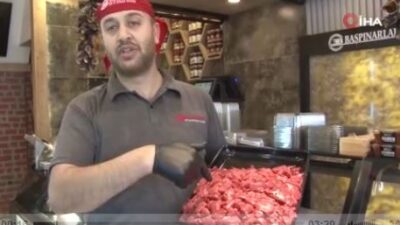 Eskişehir'de 20 yıldır kasap olan Muhterem Karaağaç, kurban etinin doğru