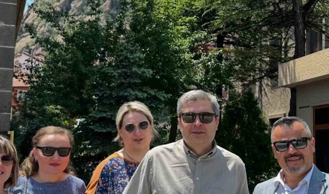 Gürcistan’ın Türkiye Büyükelçisi Archil Kalandia, eşi ve büyükelçilik heyetiyle birlikte