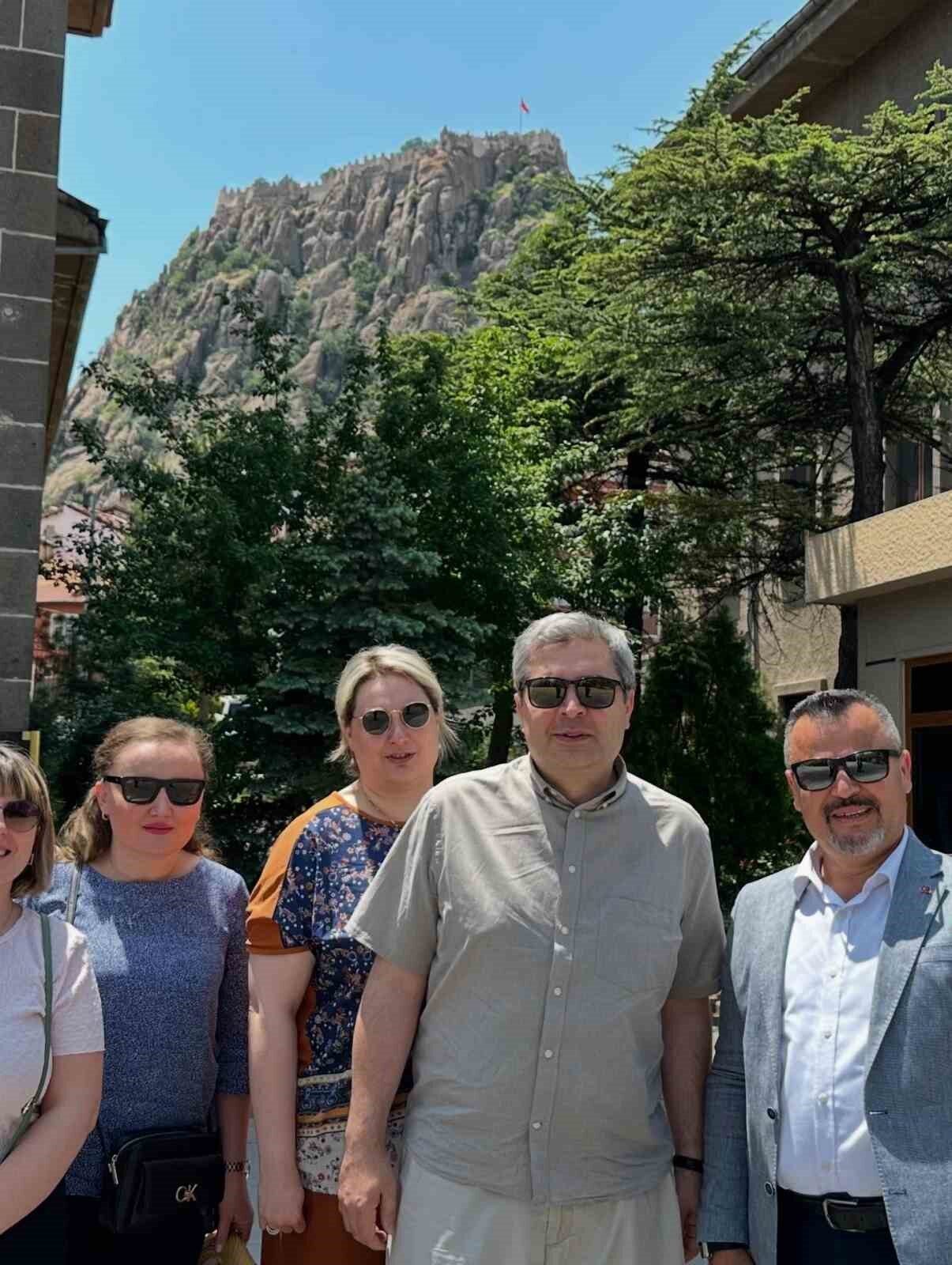 Gürcistan’ın Türkiye Büyükelçisi Archil Kalandia, eşi ve büyükelçilik heyetiyle birlikte