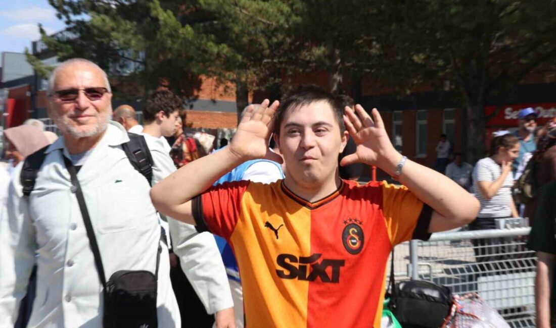  Eskişehir’e kutsal topraklardan ilk hacı kafilesi uçakla döndü. Hasan Polatkan