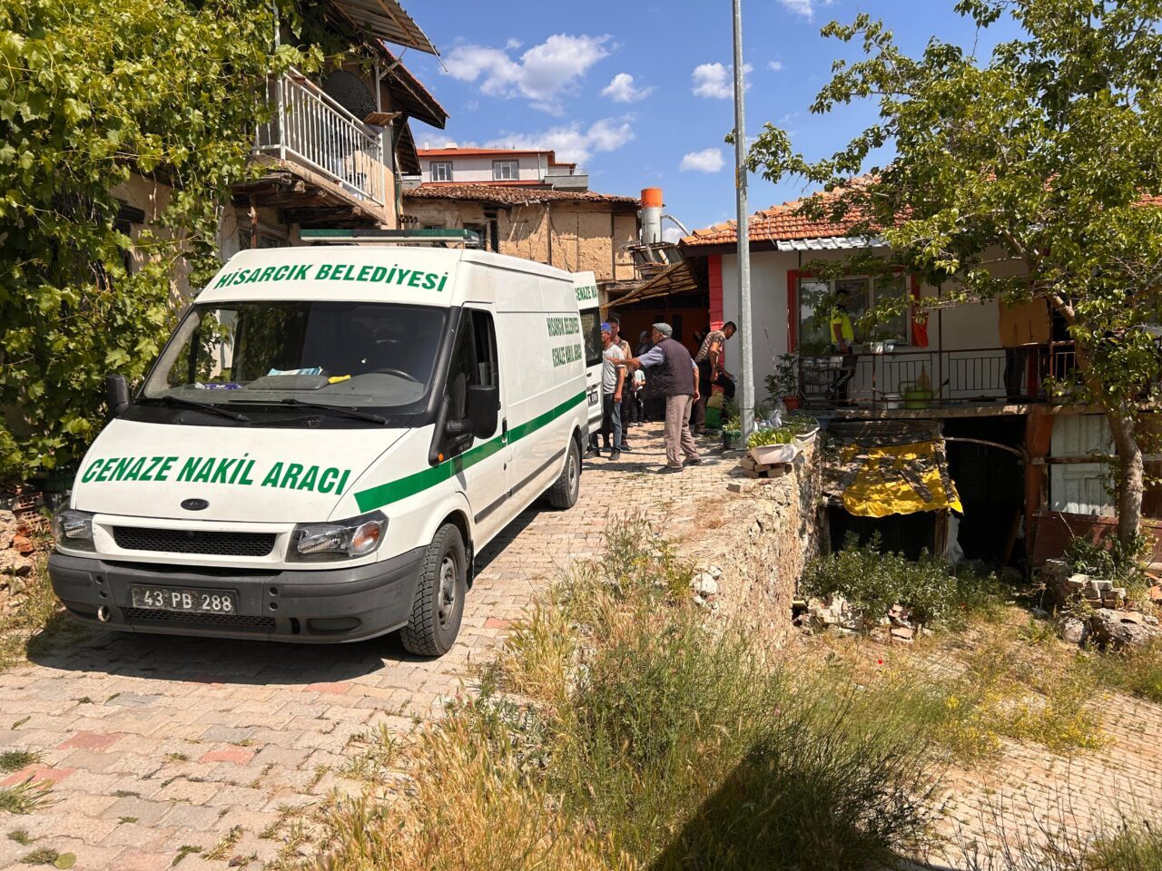 Kütahya'nın Hisarcık ilçesinde, yalnız yaşayan kadın evinde ölü bulundu.
