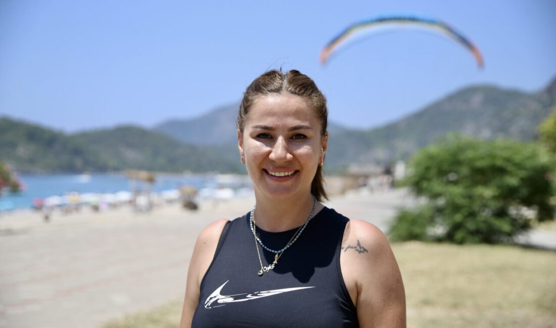 Ankara’da yaşarken hobi olarak başladığı yamaç paraşütü pilotluğunu mesleğe dönüştüren