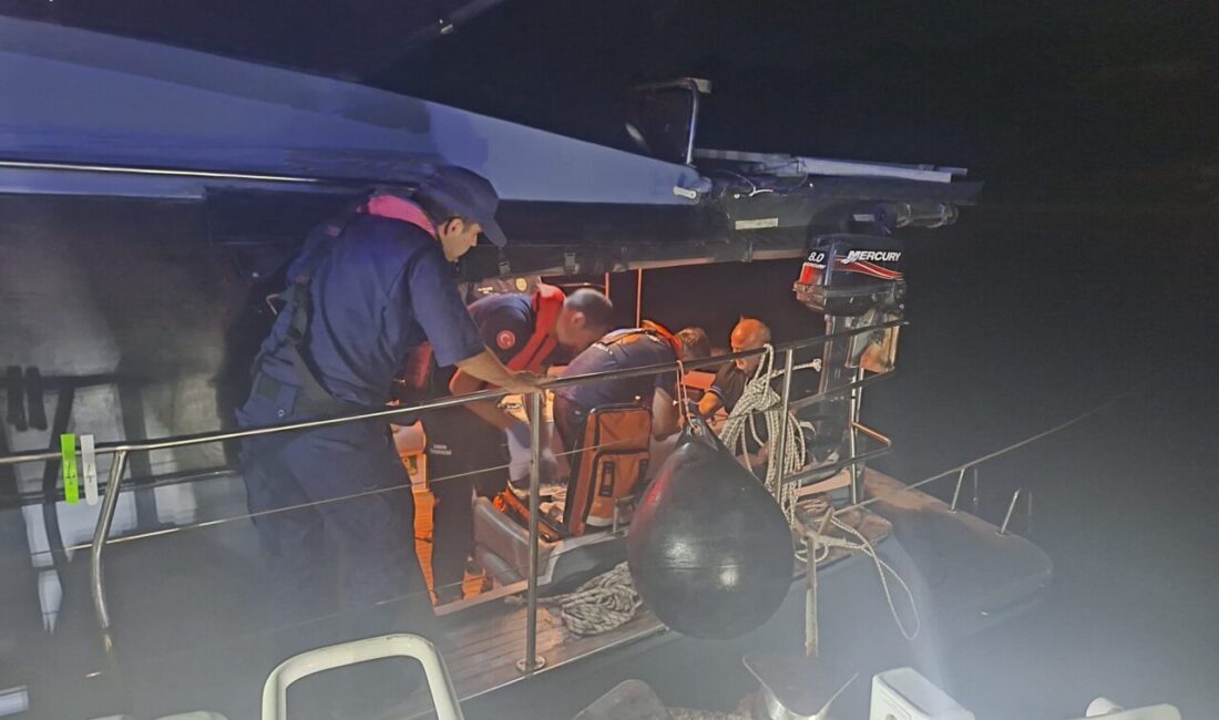 İzmir’in Urla ilçesi açıklarında özel teknesinde rahatsızlanan kişi, sahil güvenlik