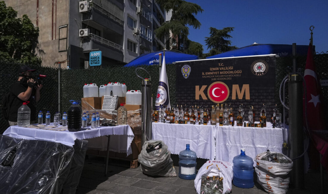 İzmir merkezli 2 ilde düzenlenen sahte içki operasyonunda gözaltına alınan