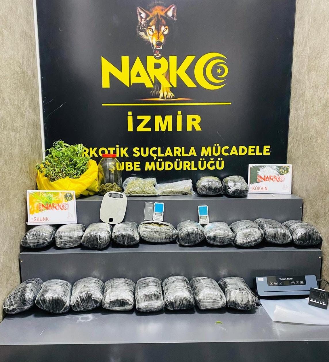 İzmir’de uyuşturucu operasyonunda 22 kilo 547 gram esrar ve skunk
