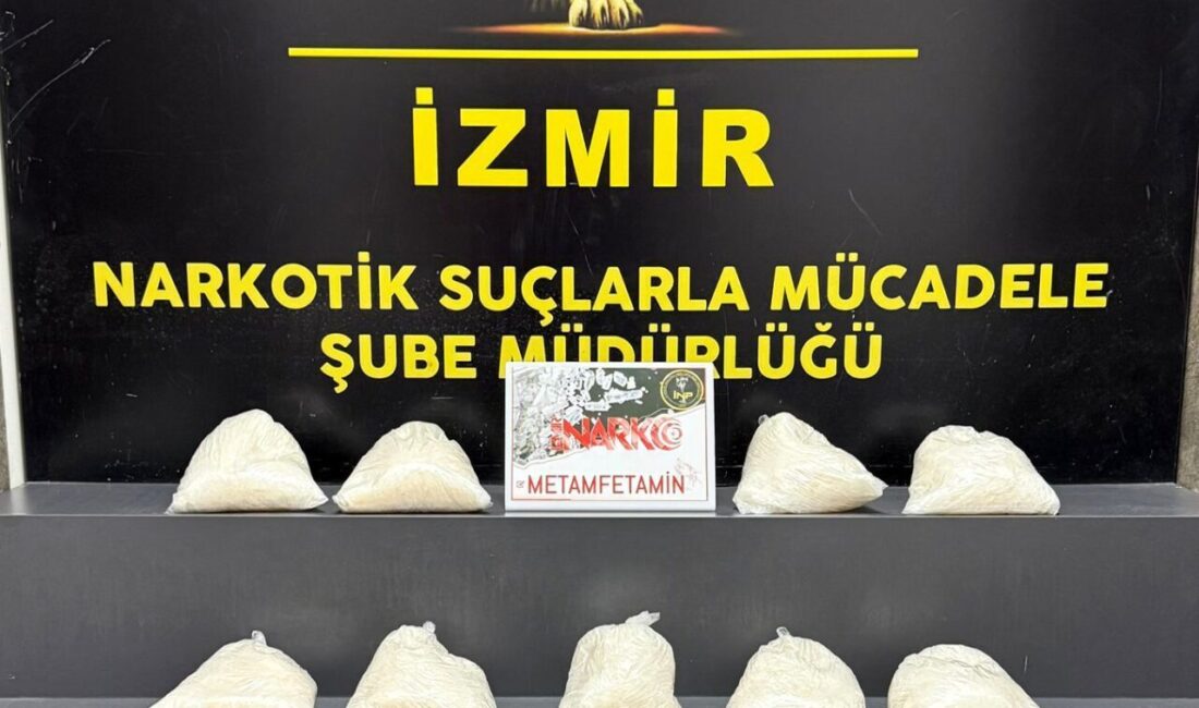 İzmir'in Menemen ilçesinde bir araçta 10 kilo 40 gram sentetik