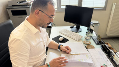 İzmir'de, araçta tartıştığı kişiyi emniyet kemeriyle boğarak öldürdüğü gerekçesiyle çarptırıldığı