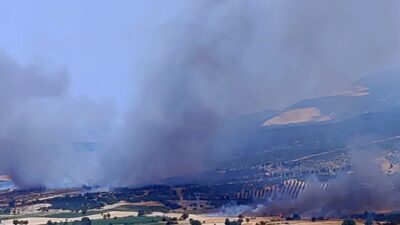  İzmir'in Kınık ilçesinde çıkan orman yangınına havadan ve karadan müdahale
