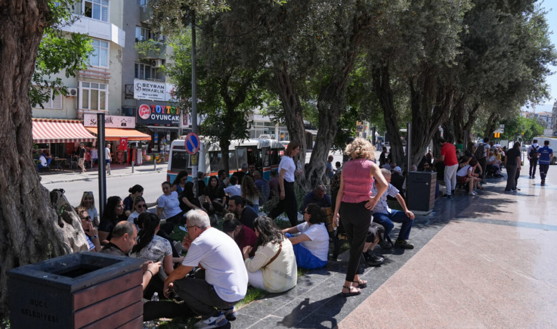  İzmir'in Buca ve Karabağlar belediyelerinde çalışan yaklaşık 2 bin 700
