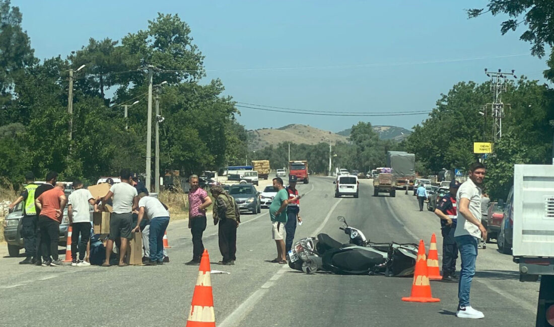  İzmir'in Tire ilçesinde iki motosikletin çarpışması sonucu 3 kişi yaralandı.