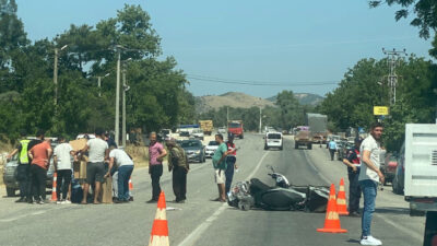  İzmir'in Tire ilçesinde iki motosikletin çarpışması sonucu 3 kişi yaralandı.