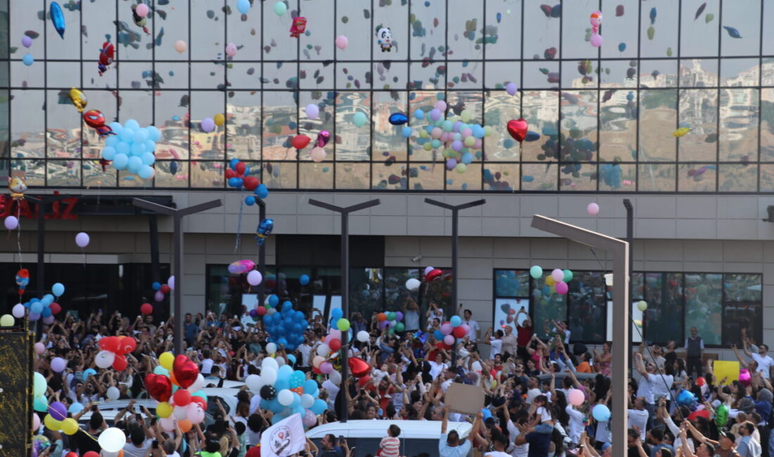 İzmir'de kanser tedavisi gören çocukların hayalini gerçekleştirmek için yüzlerce kişi