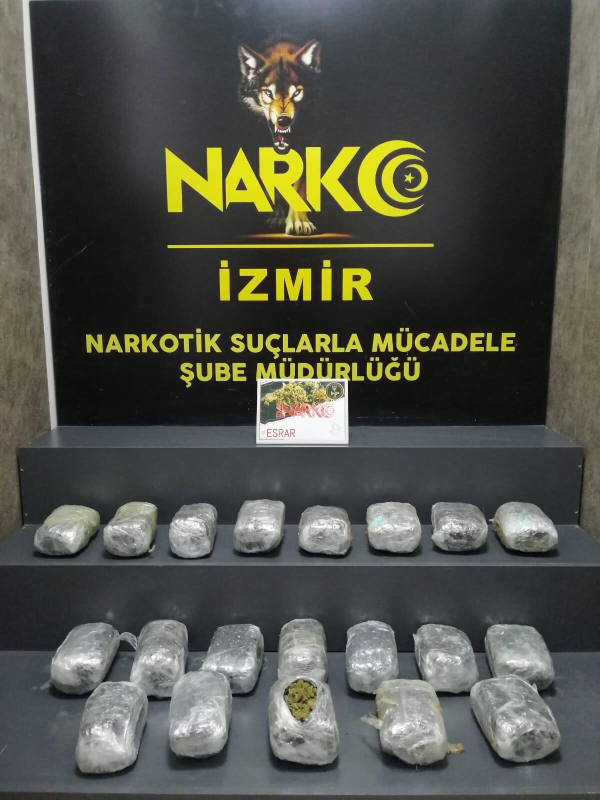  İzmir'de 11 kilo 11 gram uyuşturucu ele geçirildi, gözaltına alınan