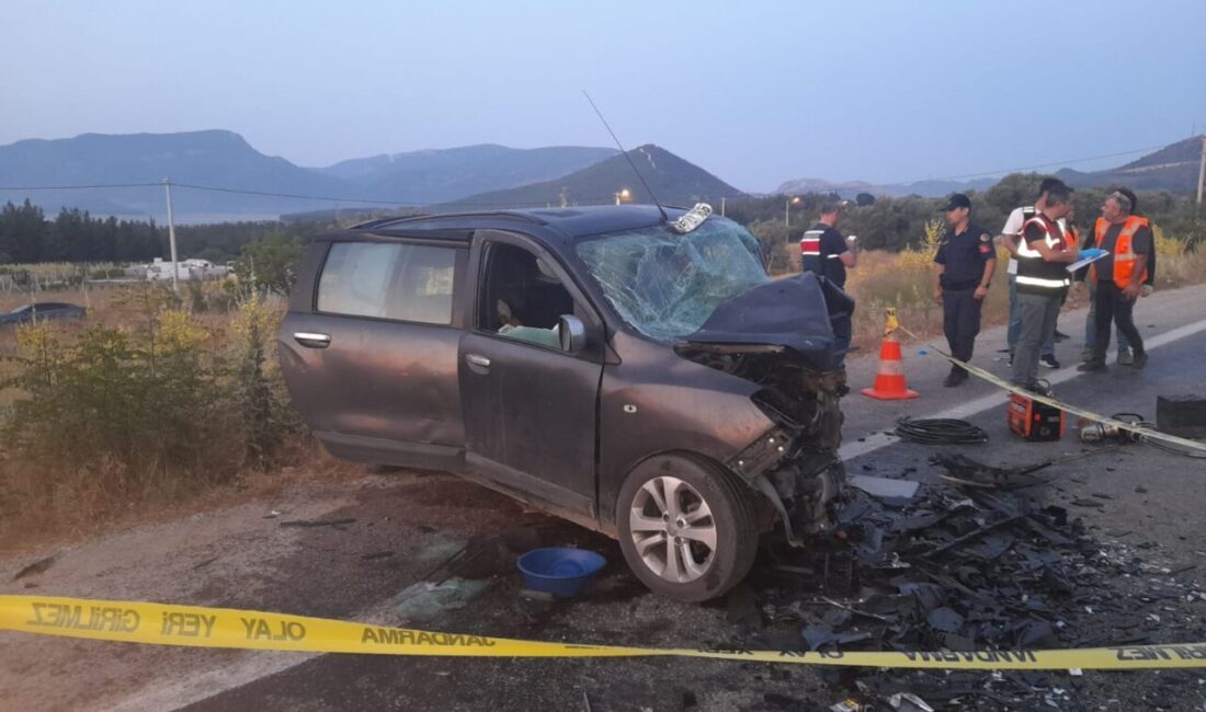 İzmir’in Menderes ilçesinde 3 otomobilin karıştığı zincirleme trafik kazasında 5
