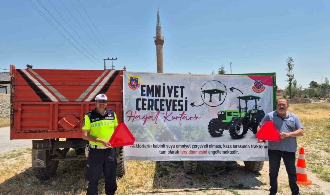 Afyonkarahisar İl Jandarma Komutanlığı, traktör kazalarının önüne geçmek için önemli